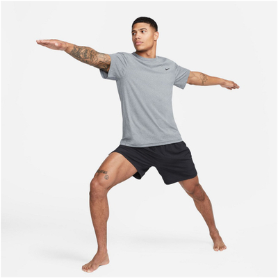 Bluzë trajnimi Nike Hyverse Dri-Fit, material që than shpejt, me mëngë të shkurtra, gri