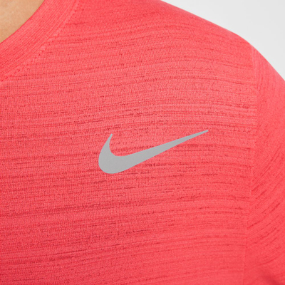 Bluzë trajnimi Nike Dri-FIT Miler për djem, frymëmarrëse, tharje e shpejtë, e kuqe