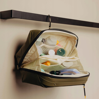 Çantë tualeti Peak Design Wash Pouch, që s’e kap uji, me grep për ta var, ngjyrë kelp