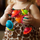 Lodër sensorike Fat Brain Toys Twist and Push Discovery, për foshnja 6+, shumëngjyrëshe
