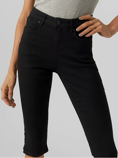 Pantallona të shkurtë VERO MODA VMJUDE Slim Fit, të zi