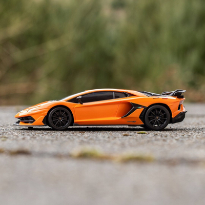 Makinë me telekomandë Rastar Lamborghini Aventador SVJ, shkallë 1:24, rreth 20 cm, portokalli