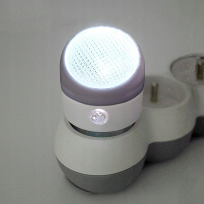 Lampë nate prizë Sanico Orion, LED, sensor zmreke, e bardhë