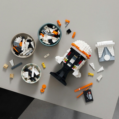 Set LEGO Star Wars Helmet Clone Commander Cody 75350, 766 copa, i bardhë me portokalli