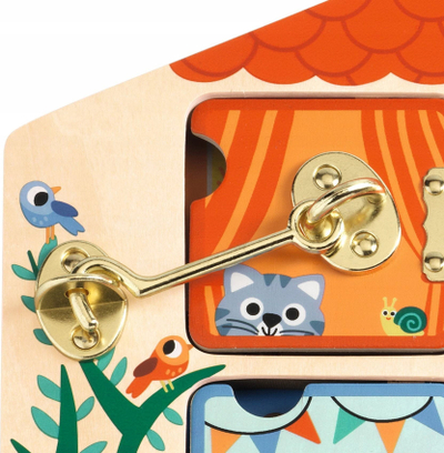 Lodër druri me dyer dhe dryna Scratch, shpi druri me bravë Wooden House With Locks Kitty Celebrates Birthday, edukative, shumëngjyrëshe