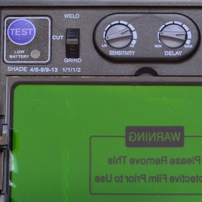 Helmë saldimi AWTools LYG 7 AW50004, auto errësuese, panoramike, e zezë