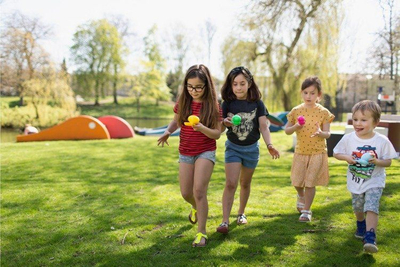 Lojë me vezë në lugë BS Toys Egg Relay, set 16 pjesësh, shumëngjyrëshe