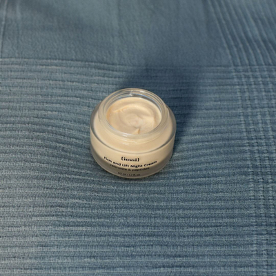 Krem nate Iossi për ngritje edhe fortësim, me retinol edhe peptide, 50 ml