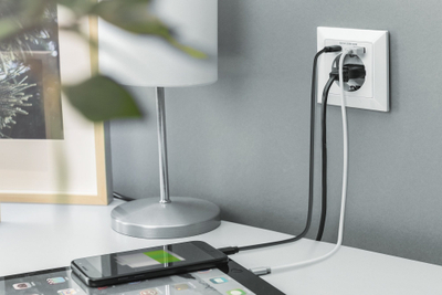 Prizë muri Digitus DA-70615, 1x Schuko, USB A edhe USB C, e bardhë