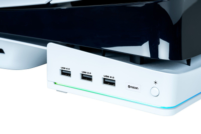 Bazë karikimi Nacon për PlayStation 5 Slim, me USB, drita RGB, e zezë