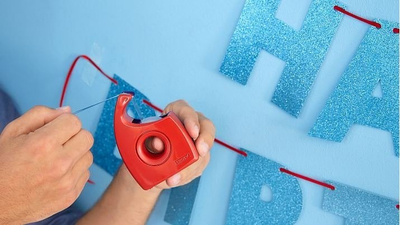 Shpërndarës shiriti Tesa Easy Cut, deri 33m 19mm, i kuq blu, bosh