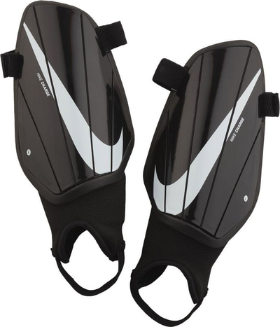 Mbrojtëse tibie Nike Charge M SP2164 010 për futboll, me shkumë mbrojtëse, ngjyrë e zezë