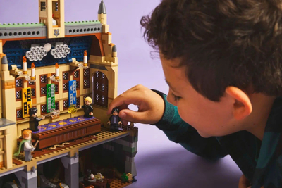 Set lodër LEGO Harry Potter 76441 Hogwarts Castle Duelling Club, 4 minifigura, për fëmijë 8+