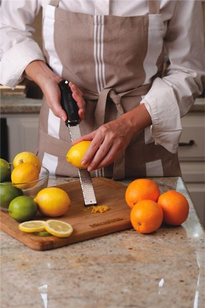Rende Microplane Premium, grirëse edhe zester, çelik inox, e zezë