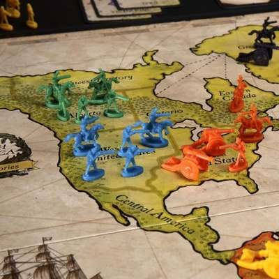 Loja tavoline Hasbro Risk France, strategji, 2–5 lojtarë, shumëngjyrëshe