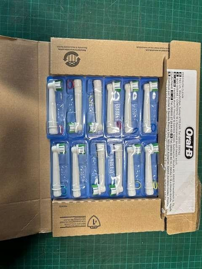 Koka furçe elektrike Oral B Precision Clean, set me 16 copë, e bardhë