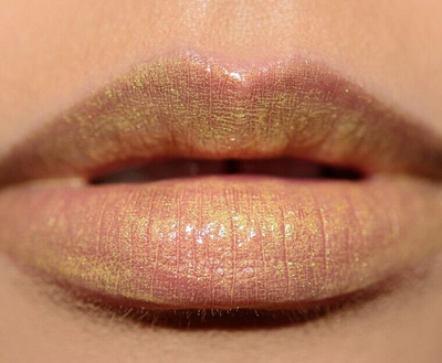 Lip gloss MAC Grand Illusion Florescence, shkëlqim intensiv, 5 ml