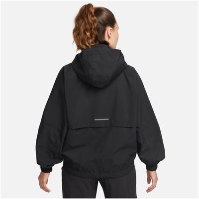Спортска јакна Nike Storm-FIT за жени, со капуљача, отпорна на ветер, црна