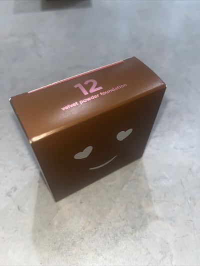 Pudër kompakte Benefit Hello Happy Velvet Powder Foundation 12, 7 g, për fytyrë