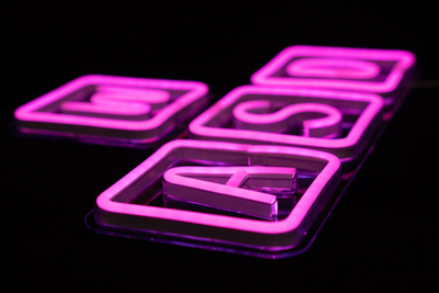 PREYON LED Гејминг Неонско Ѕидно Светло, WASD Purple