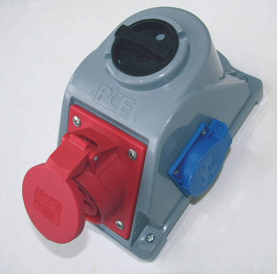 Prizë me ndërprerës PCE 96061542W, 400V, IP44