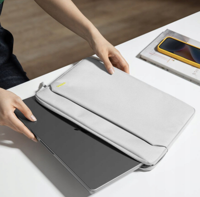Mbështjellëse mbrojtëse Tomtoc për laptop, për 13" MacBook Air dhe 14" MacBook Pro, gri e hapur