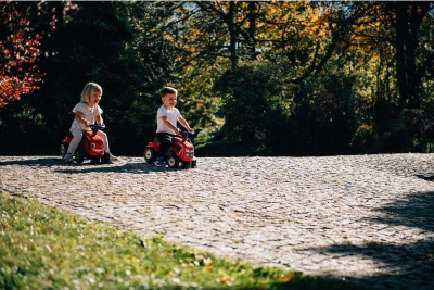 Traktor lodër Massey Ferguson FA241C, me rimorkio dhe vegla, i kuq