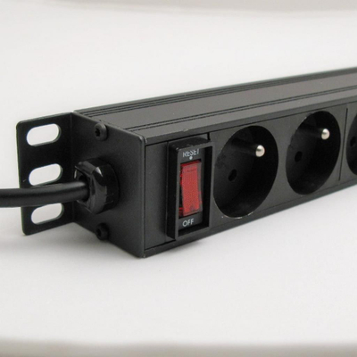 Shirit energjie për rack Netrack PDU 10" 1U, 4 priza, me çelës ndezje/fikje
