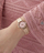 Orë për femra Guess Mini Rumour GW0839L3, e artë rozë