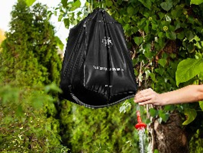 Dush kampingu GRAVITY Tourist Shower 40L, me pompë, i zi