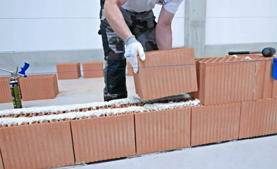Shkumë ngjitëse për muraturë Tytan 870ml, për punime profesionale, gri