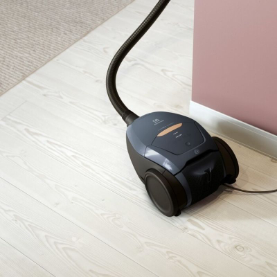Fshesë me korent Electrolux Pure D8 PD82-8DB, me qese, shumë e qetë, blu e errët