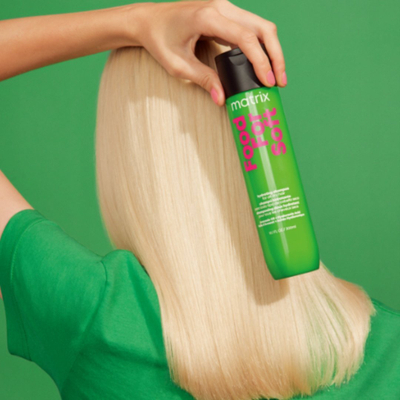 Shampo për flokë të thatë Matrix Food for Soft, me vaj avokado dhe acid hialuronik, 300 ml, transparente