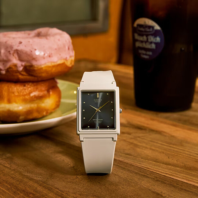 Orë për femra Casio, e bardhë