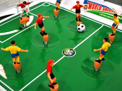 Loja tavoline futbolli Supergame Football, mekanizëm me susta, fushë plastike, shumëngjyrëshe