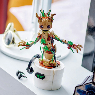 Играчка за составување Танцувачки Грут Guardians of the Galaxy, интерактивна, декоративна фигура, кафеава
