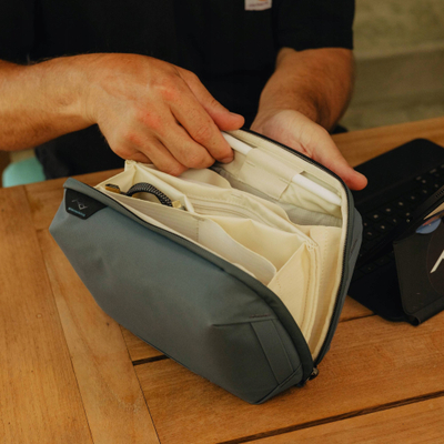 Çantë organizuese Peak Design Tech Pouch, najlon që s’e kap uji, xhepa origami, blu Ocean