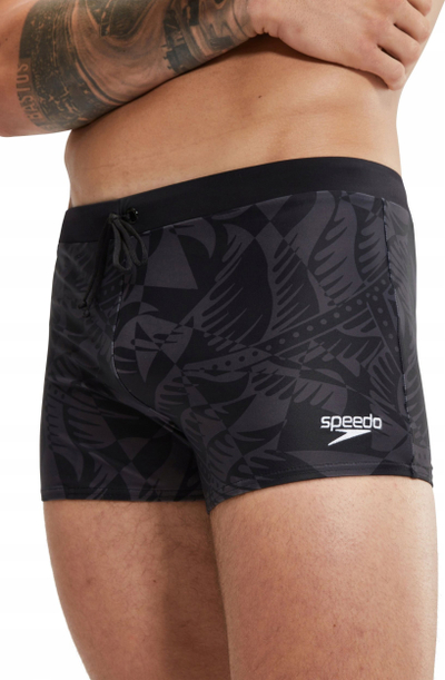 Rroba banje burra Speedo Valmilton Aquashort, prerje e ngushtë, EnduraFlex, të zeza me print