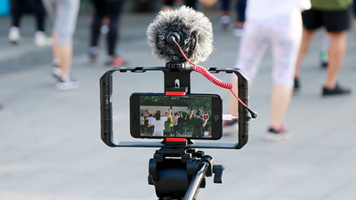 Rig video për telefon Ulanzi U-Rig Pro, me dy doreza, me pika montimi për aksesorë, i zi