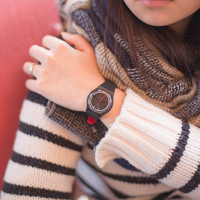 Orë dore Swatch Dra-Cool GB294