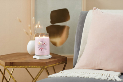 Qiri Yankee Candle Signature Medium Pink Cherry Vanilla, 368g, erë qershie dhe vaniljeje