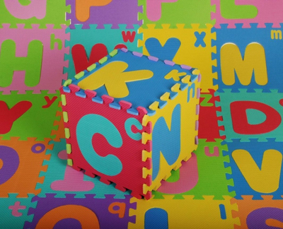 Tapet edukativ me puzzle shkronjash, 26 copa, EVA foam, shumëngjyrësh