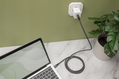 Kabllo USB C në USB C Digitus DB-300443-030-S, USB4, 3 m, e zezë