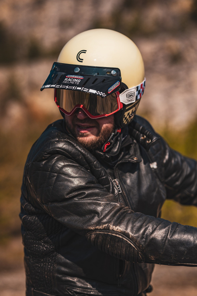 Helmetë motori Cassida Eso Forty Nine 2026, fiberglass, e hapur, krem e zezë
