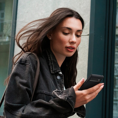 Mbrojtëse Spigen Liquid Air për Google Pixel 6a, e zezë