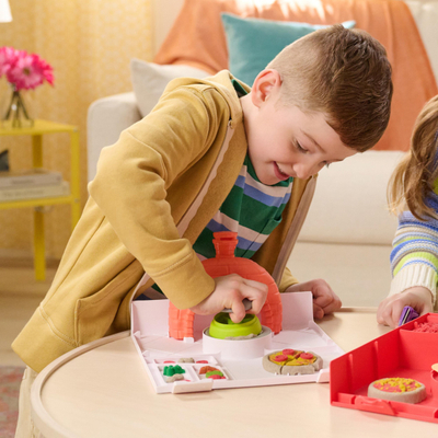 Set loje Kinetic Sand SquishPizza Rising Pizza Playset, shumëngjyrësh
