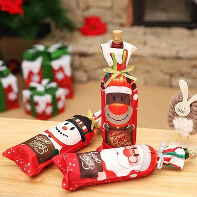 Qese dekorative vere Christmas Reindeer, për shishe 750 ml, poliester, e kuqe