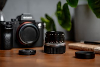 Objektiv Voigtlander Color-Skopar VM 50mm f/2.2, manual, i zi