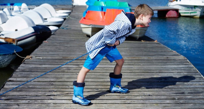 Çizme gome për kalamoj Garden Wellies, që s’i hyn uji, me taban kundër rrëshqitjes, blu navy me të zezë
