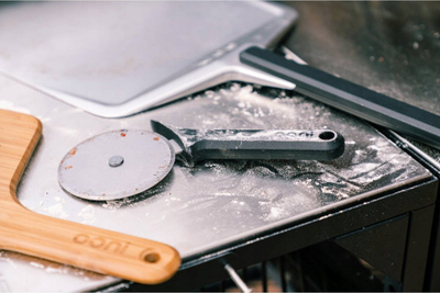 Prerëse picash Ooni Pizza Cutter Wheel, teh rrotullues, çelik inox, i zi